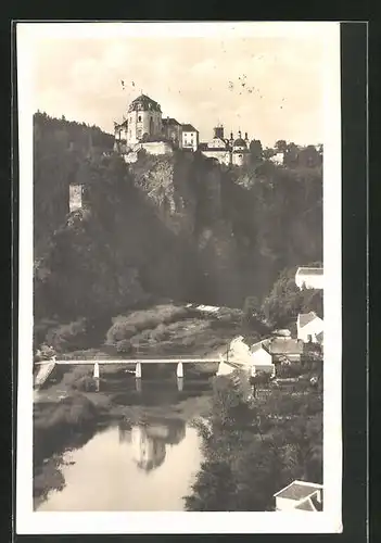 AK Vranov nad Dyji, Blick auf Schloss, Brücke und Wehr