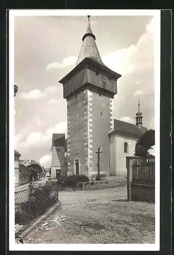 AK Luze, Kostel, Strassenpartie an der Kirche