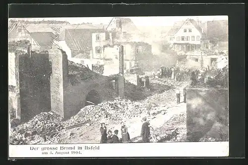 AK Ilsfeld, Durch ein Grossfeuer zerstörter Strassenzug, Überlebende in den Trümmern