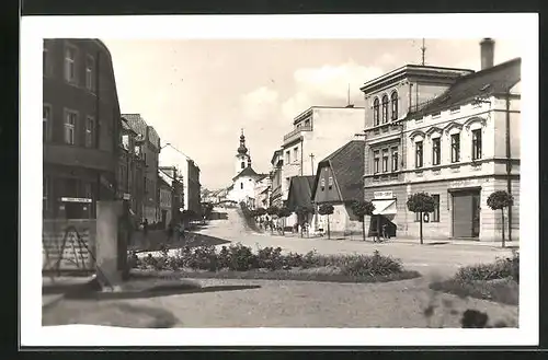 AK Nove Mesto, Strassenansicht mit Bekleidungs-Geschäft