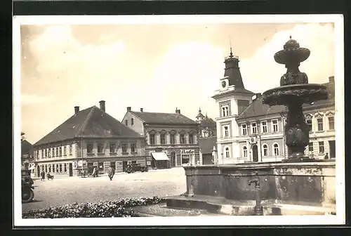 AK Trebechovice p. O., Marktplatz mit Brunnen