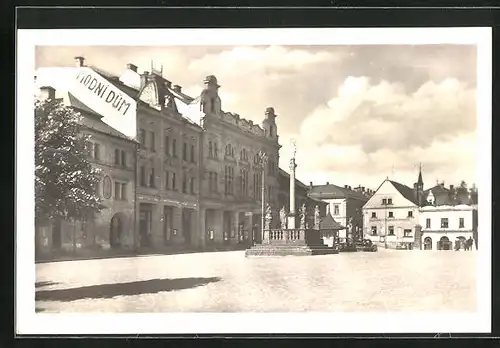 AK Nova Paka, Marktplatz mit Denkmal