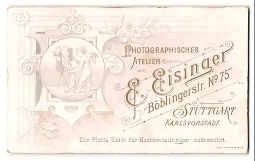 Fotografie E. Eisinger, Stuttgart, Böblingerstr. 75, kleiner Engel mit einer Plattenkamera