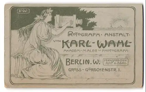 Fotografie Karl Wahl, Berlin, Gross-Görschenstr. 1, Jugendstilfrau bedient eine Plattenkamera