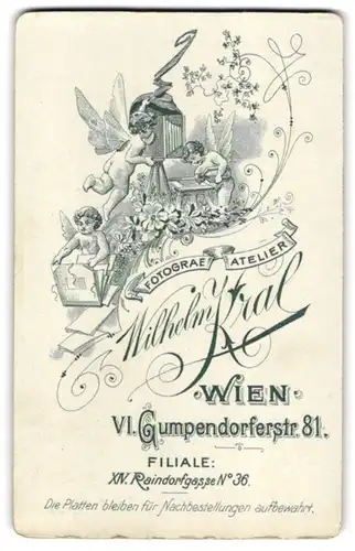 Fotografie Wilhelm Kral, Wien, Gumpendorferstr. 81, Portrait Elfen bedienen Plattenkamera und entwickeln Fotos