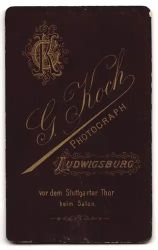 Fotografie g. Koch, Ludwigsburg, Portrait modisch gekleideter Herr mit Oberlippenbart