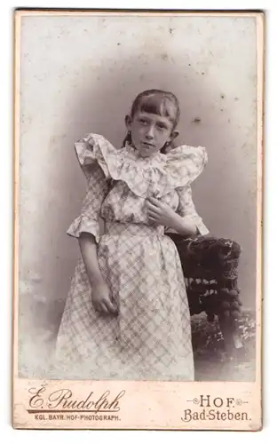 Fotografie E. Rudolph, Hof, Lorenz-Strasse 3, Portrait junges Mädchen im karierten Kleid