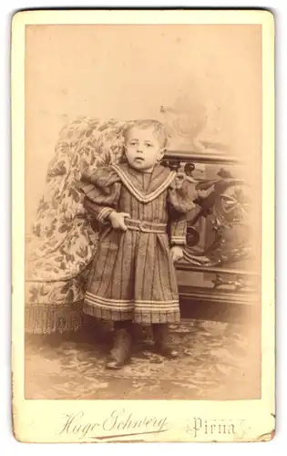 Fotografie Hugo Schwerg, Pirna, Albertstrasse 13, Portrait kleines Mädchen im Kleid