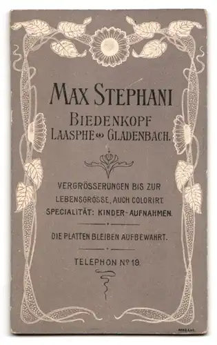 Fotografie Max Stephani, Biedenkopf, Portrait süsses Kleinkind im weissen Hemd