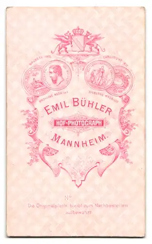 Fotografie Emil Bühler, Mannheim, Portrait eleganter Herr mit Zwirbelbart