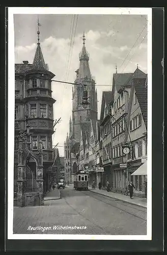 AK Reutlingen, Wilhelmstrasse, Kirche, Strassenbahn