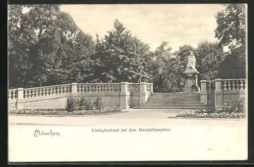 AK München, Liebigdenkmal auf dem Maximiliansplatz