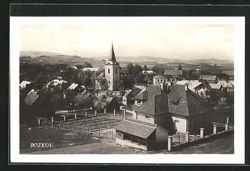 AK Bozkov, Blick in den Ort mit Kirche