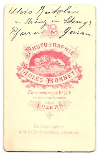 Fotografie Jules Bonnet, Luzern, Züricherstr. 50, Portrait Pfarrer Alois Beitslin im Talar mit Brille