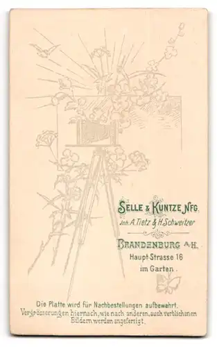 Fotografie Selle & Kuntze Nfg., Brandenburg a /H., Haupt-Strasse 16, Portrait junge Dame im hübschen Kleid