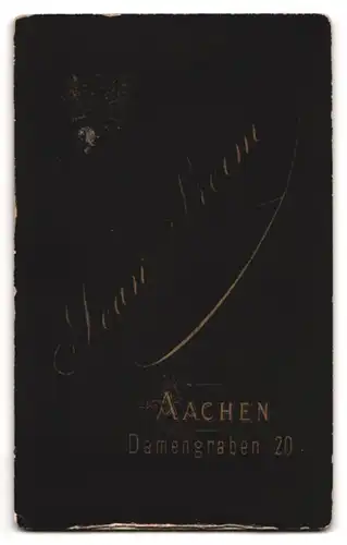 Fotografie Jean Preim, Aachen, Damengraben 20, Portrait Geistlicher im typischen Gewand