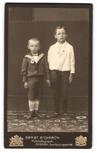Fotografie Ernst Eichgrün, Potsdam, Brandenburgerstrasse 63, Portrait zwei Jungen in modischer Kleidung