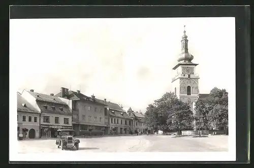 AK Nové Mesto na Mor., Strassenpartie mit Kirche und Geschäften