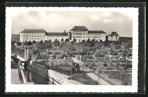 AK Velké Mezirici, Grosses Gebäude und Gartenanlagen