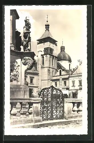 AK Nemecky Brod / Deutsch Brod, Skulptur an der Kirche, Blick auf ein Hotel