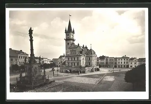 AK Mähr Neustadt, Stadtplatz, Rathaus, Denkmal
