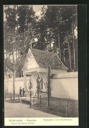 AK München, Waldfriedhof, Wegkapelle in der Friedhofmauer