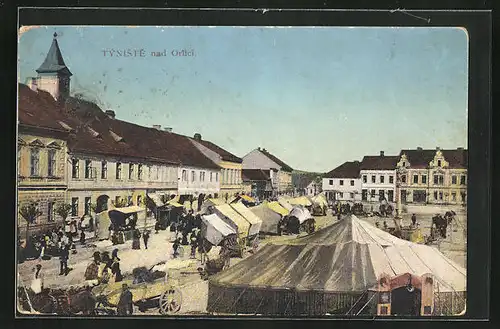 AK Tyniste nad Orlici, Marktplatz mit Denkmal