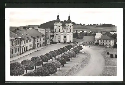 AK Bystrice n. Pernst., Strassenansicht mit Kirche