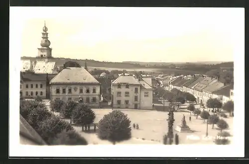 AK Mesto Zdar, Stadtplatz mit Denkmal & Kirchturm