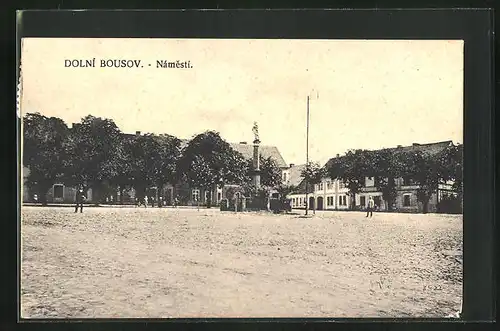 AK Dolni Bousov, Namesti, Stadtplatz mit Denkmal