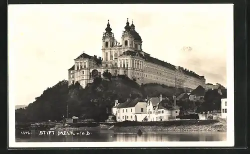 AK Melk a. d. D., Blick über die Donau zum Stift