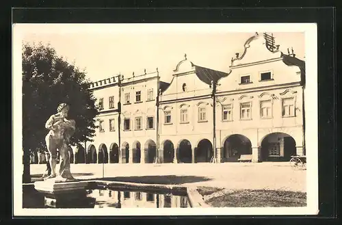 AK Telc, Stalingradské námesti socha Silena na horni kasne