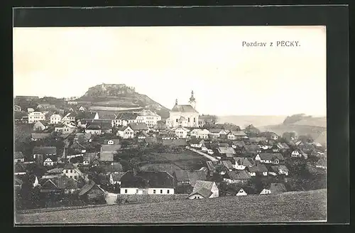 AK Pecka, Generalansicht der Stadt, Blick zur Kirche