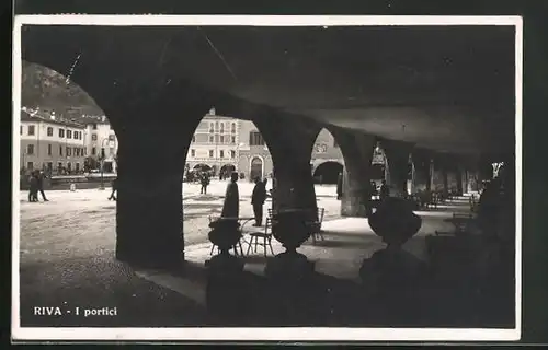 AK Riva, I Portici, Blick auf den städtischen Platz