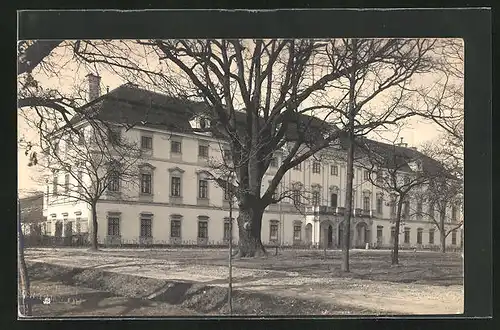 AK Hluboka, Partie vor dem Schloss