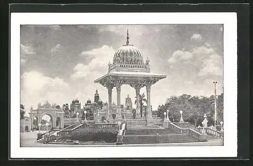 AK Mysore, Old statue Sri Chamaraja Wadiyar near the Palace