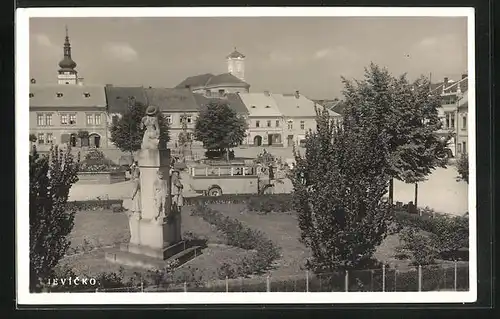 AK Jevicko, Stadtplatz mit Denkmal