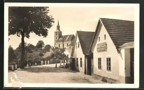 AK Destná u Sobeslave, Ortspartie mit Kirche
