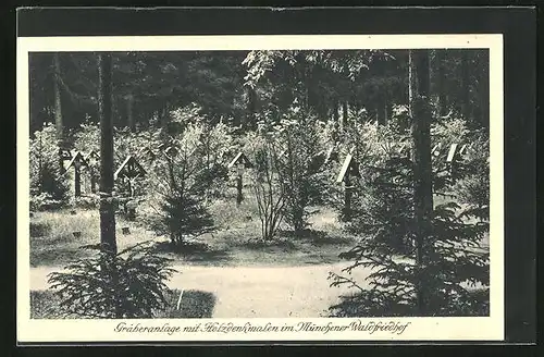 AK München-Hadern, Gräberanlage mit Holzdenkmalen im Waldfriedhof