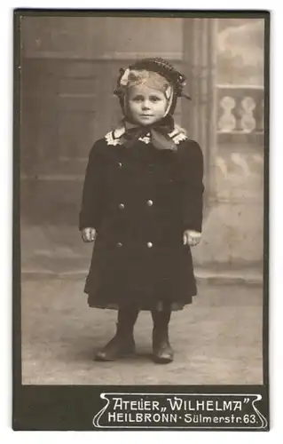 Fotografie Atelier Wilhelma, Heilbronn, Sülmerstrasse 63, Portrait kleines Mädchen im Mantel