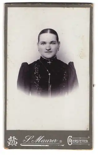 Fotografie S. Maurer, Gerstetten, Portrait junge Dame mit zurückgebundenem Haar