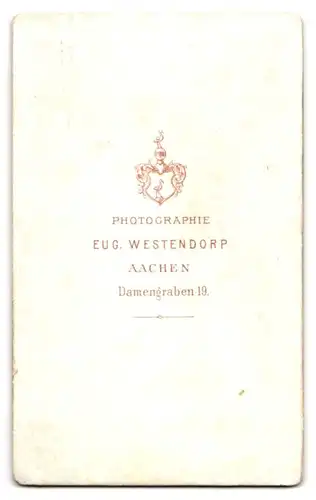 Fotografie Eug. Westendorp, Aachen, Damengraben 19, Brustportrait junge Dame mit Ohrringen und Kragenschleife