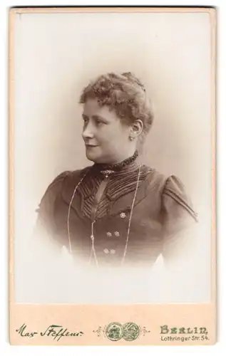 Fotografie Max Steffens, Berlin-N., Lothringer Strasse 54, Portrait bürgerliche Dame mit hochgestecktem Haar