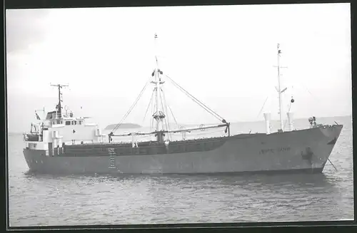 Fotografie Frachtschiff Lotte Dania liegt vor Anker