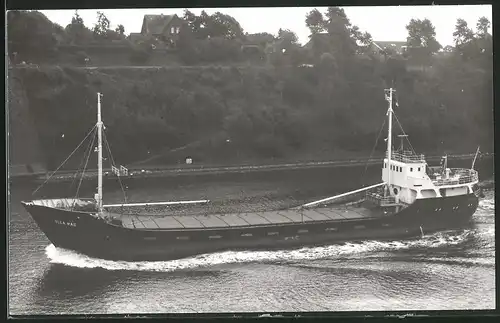 Fotografie Frachtschiff Ulla Mac bei einer Kanaldurchfahrt