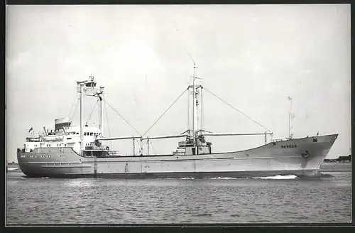 Fotografie Frachtschiff Sevilla fährt unter Deutscher Flagge