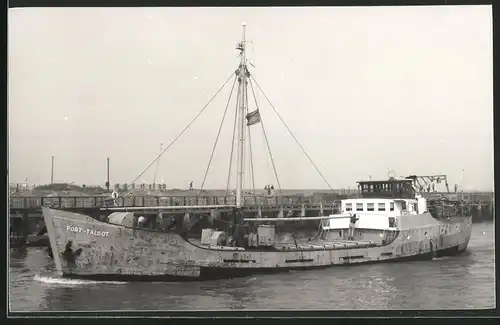 Fotografie Frachtschiff Port-Talbot vor Hafenquai