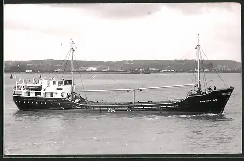 Fotografie Frachtschiff Paul Westers vor Hafeneinfahrt