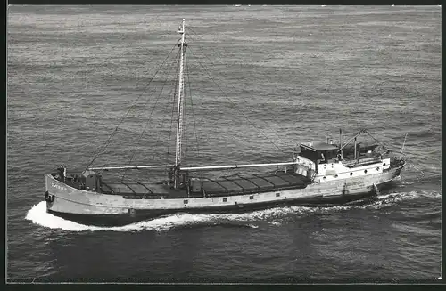 Fotografie Frachtschiff Zwerver auf hoher See