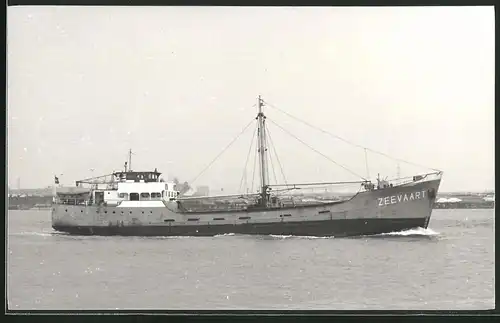 Fotografie Frachtschiff Zeevaart in Fahrt